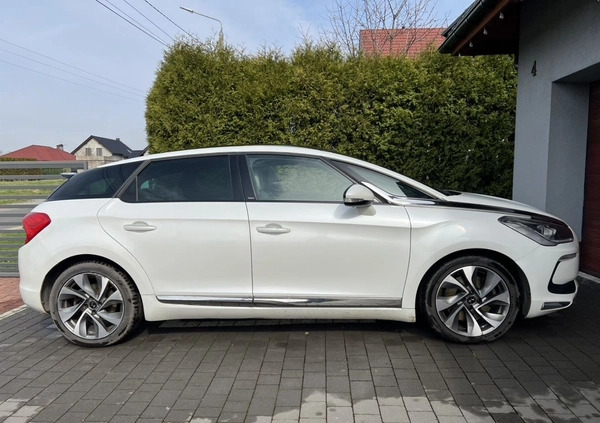 Citroen DS5 cena 49900 przebieg: 97000, rok produkcji 2013 z Warka małe 92